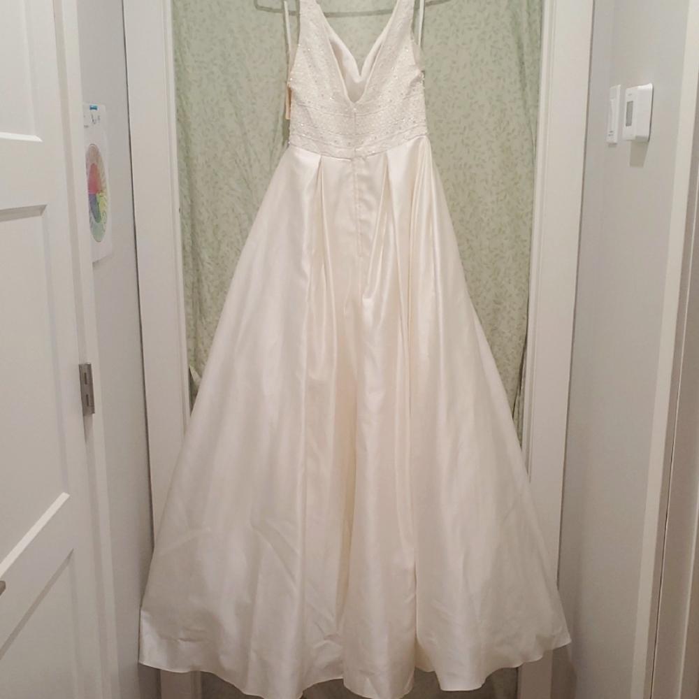 Elegant Cream Bridal Gown